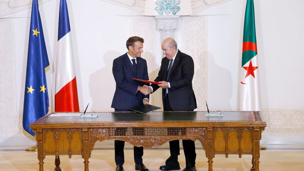 Frankreichs Präsident Macron und sein algerischer Amtskolleg Tebboune waren zuletzt um eine Entspannung zwischen beiden Ländern bemüht (Archivbild). Foto: Ludovic Marin/AFP POOL/AP/dpa