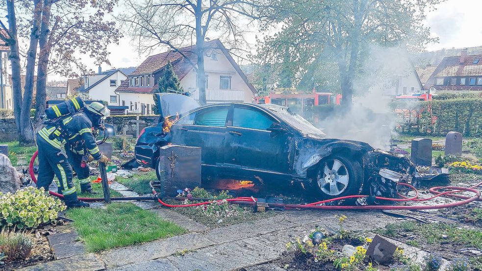 Mehrere Gräber wurden auf einem Friedhof in Gerlingen bei Stuttgart verwüstet. Foto: Karsten Schmalz/dpa