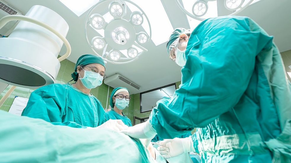 Wird ein Patient nach einem Unfall ins Krankenhaus eingeliefert und muss direkt operiert werden, gibt es eine klare Abfolge, wie mit seinen Wertsachen verfahren werden soll.