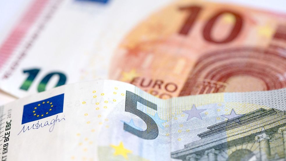 Der Deutsche Gewerkschaftsbund geht von insgesamt sechs Millionen Menschen mit Mindestlohn in Deutschland aus. (Archivbild) Foto: Sebastian Kahnert/dpa