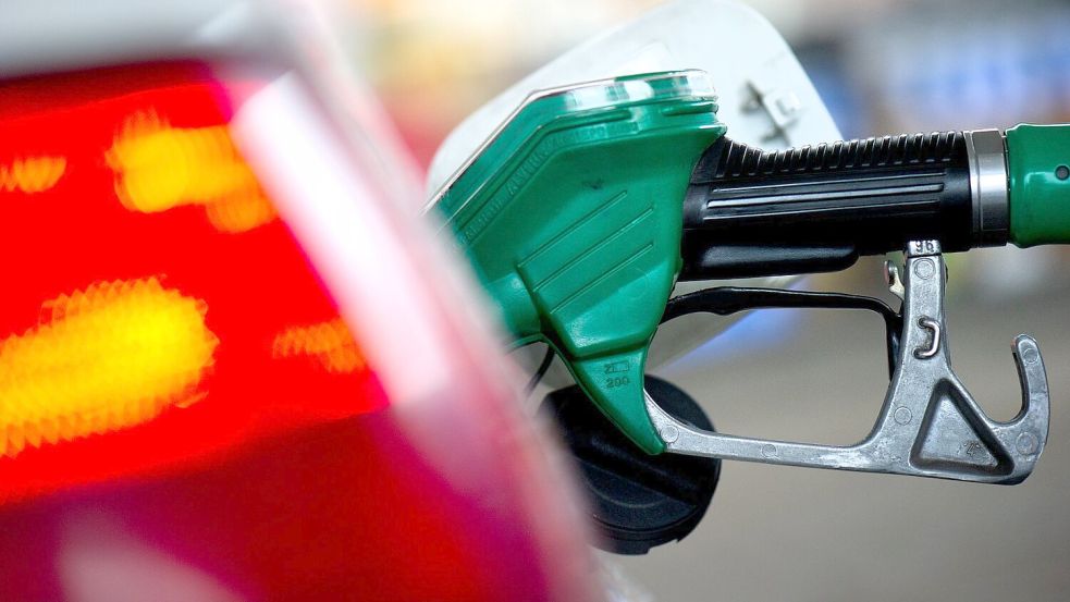 Diesel ist derzeit in Bayern am teuersten, Benzin in Sachsen. (Archivbild) Foto: Arno Burgi/dpa