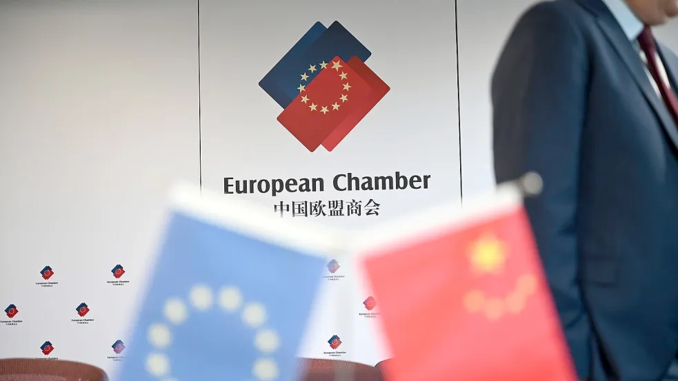 Die EU-Handelskammer sieht weiter Hürden für europäische Unternehmen in China. (Symbolbild) Foto: Johannes Claus Neudecker/dpa