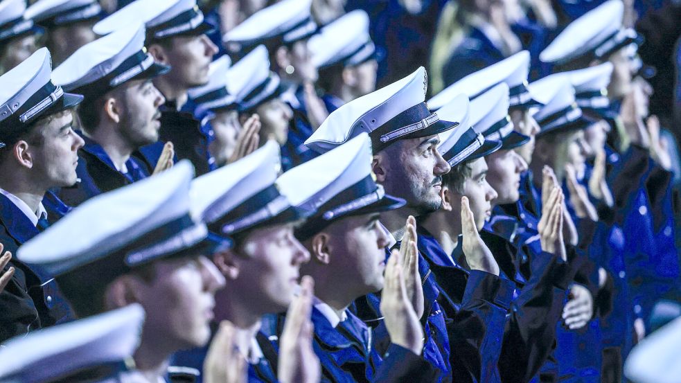 Vereidigungsfeier von Polizei-Anwärtern: Viele schaffen es nicht bis hierhin. Foto: dpa/Oliver Berg