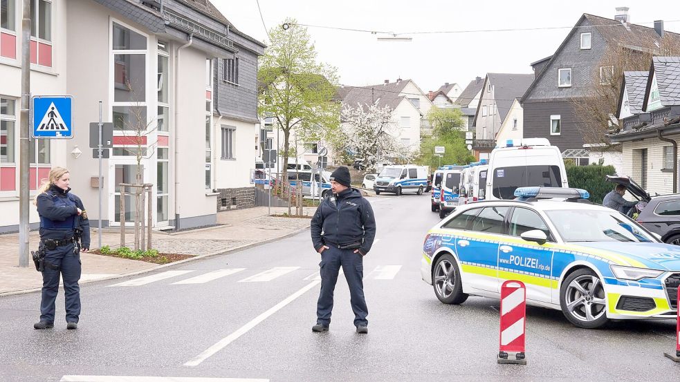 Am Donnerstag war die Polizei erneut mit einem Großaufgebot unterwegs. Foto: Thomas Frey/dpa