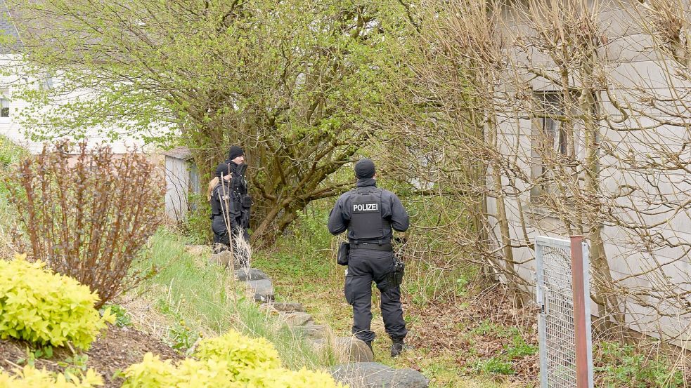 Die Polizei durchsucht in der Region immer wieder verschiedene Orte. Foto: Thomas Frey/dpa