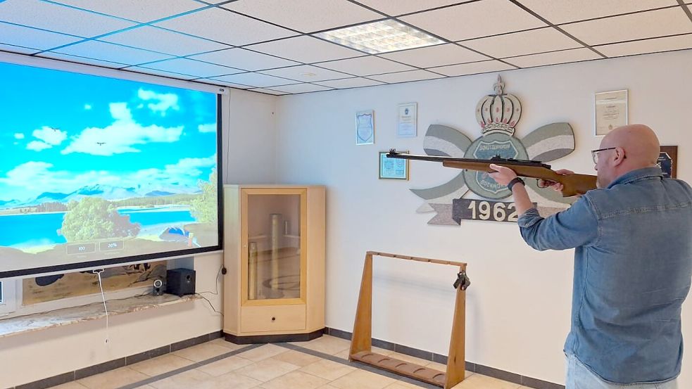 Das Kino funktioniert mit Lasertechnik. Ziele werden auf die Leinwand projiziert. Foto: Schützenverein