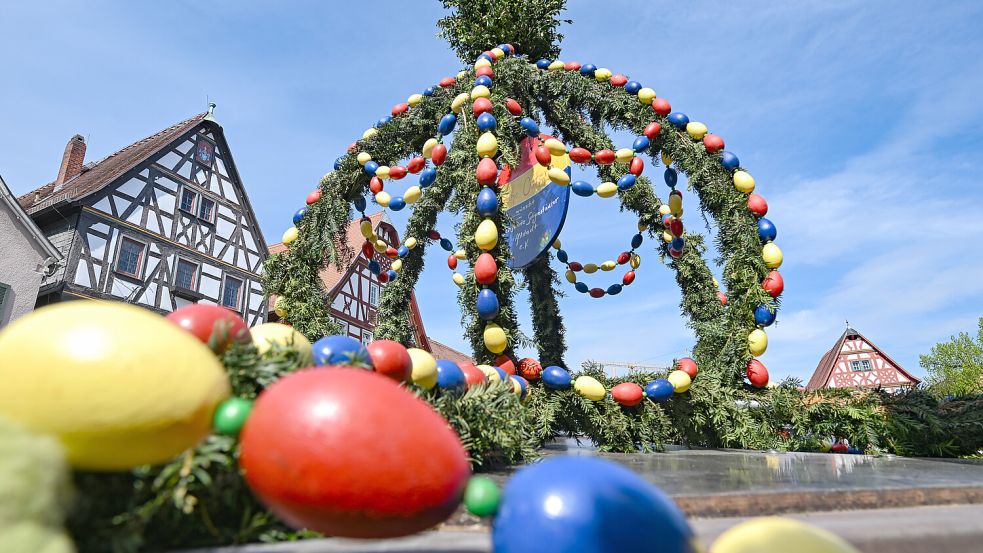 Neun Feiertage sind in allen 16 Bundesländern einheitlich geregelt: Darunter auch Karfreitag und Ostermontag. Foto: dpa/Arne Dedert