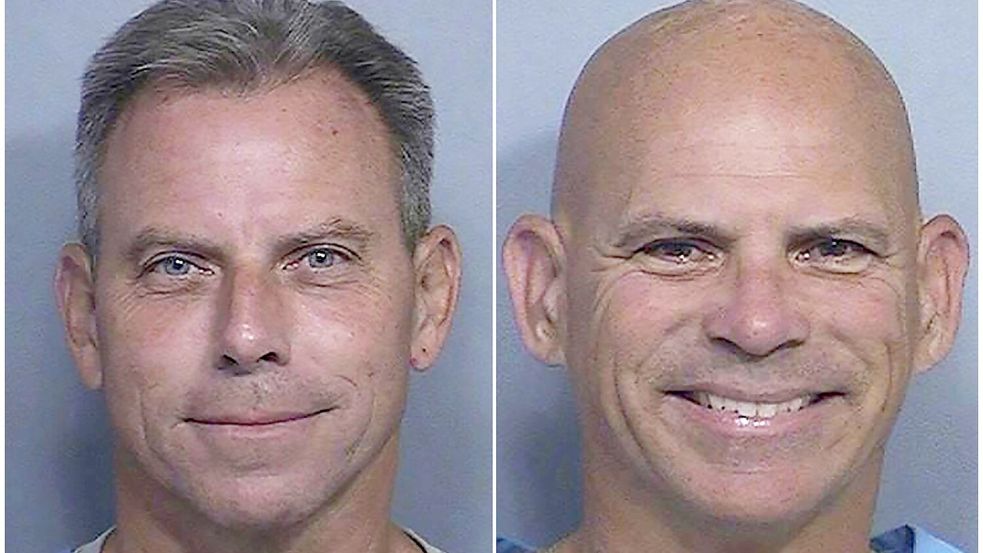 Erik Menendez (l) und sein Bruder Lyle Menendez wurden zu lebenslanger Haft verurteilt. (Archivbild) Foto: Uncredited/California Dept. of Corrections via AP/dpa