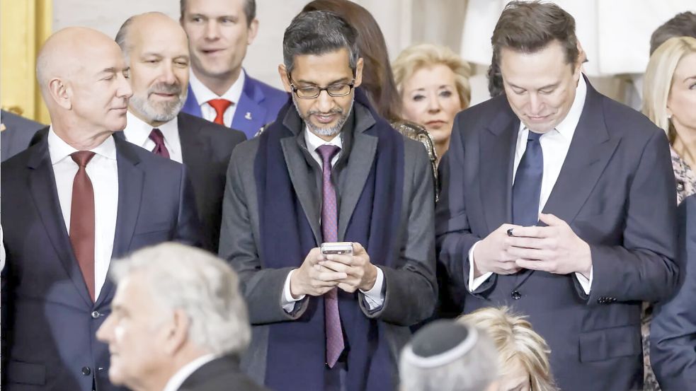 Seit Trump 2.0 liefern sich US-Konzernbosse einen Überbietungswettbewerb in Untertänigkeit. Wie lange halten deutsche Unternehmer noch dagegen? Foto: IMAGO/ZUMA Press Wire/Shawn Thew