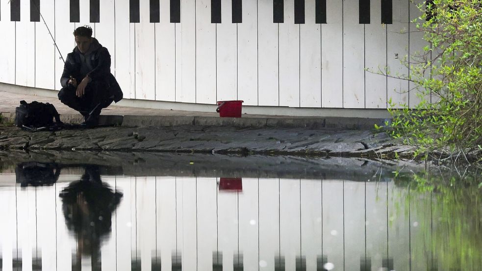 Wechselhaftes Aprilwetter sagen die Meteorologen für die ganze Woche vorher. Foto: Thomas Warnack/dpa