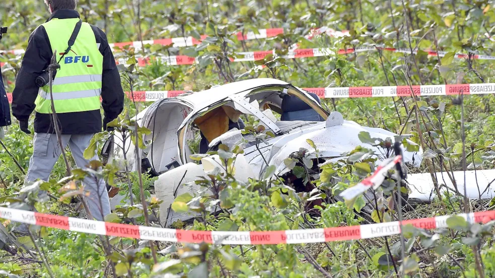 Bei Flugzeugabstürzen in Deutschland rücken Experten Bundesstelle für Flugunfall-Untersuchung (BFU) aus. (Archivbild) Foto: Uli Deck/dpa