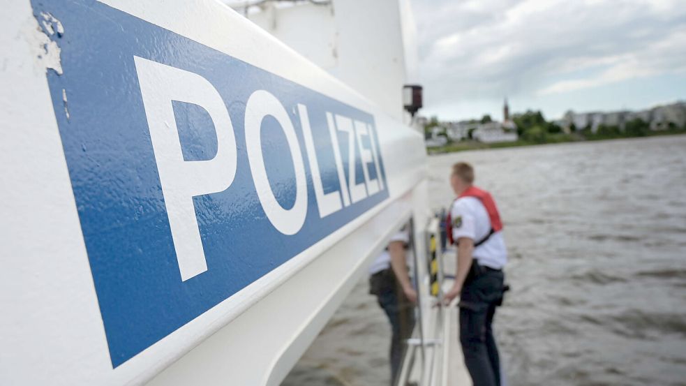 Die Wasserschutzpolizei teilte mit, dass eine Fähre auf Grund gelaufen ist. Sie konnte aus eigener Kraft wieder freikommen. Symbolfoto: DPA