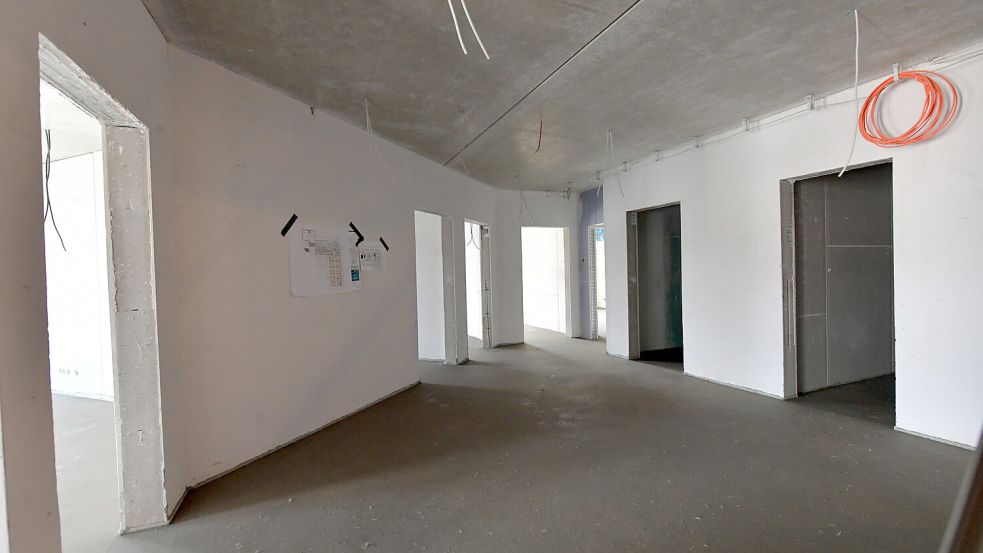 So sieht der Blick in eine Praxis aus. In diesen Räumen werden in wenigen Tagen schon Fliesenleger und Maler tätig. Foto: Klaus Ortgies