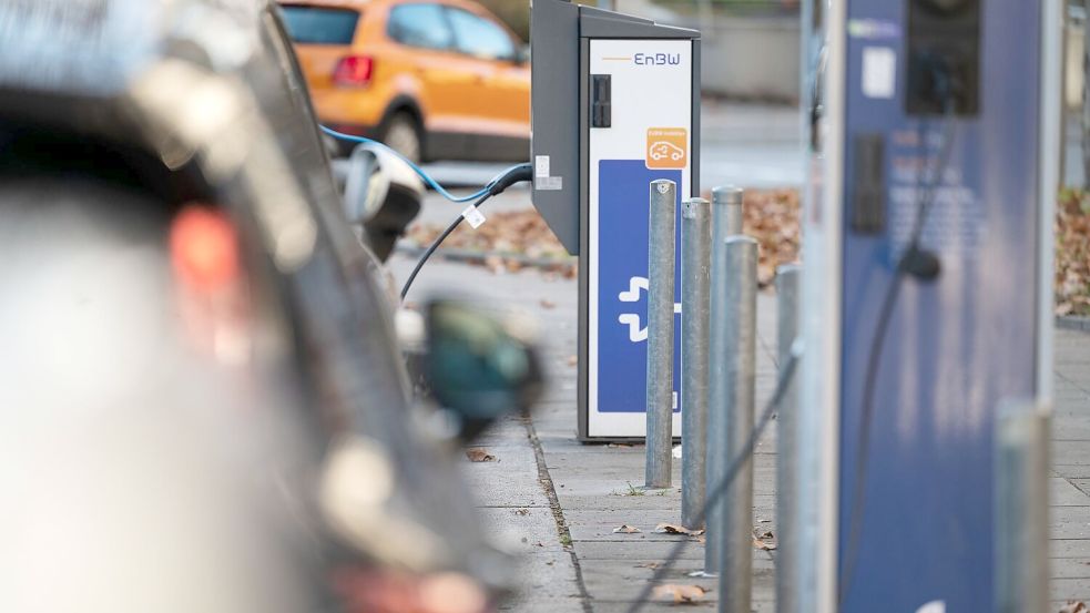 Im Durchschnitt sind nur 17 Prozent aller Ladepunkte zeitgleich belegt. (Archivbild) Foto: Marijan Murat/dpa