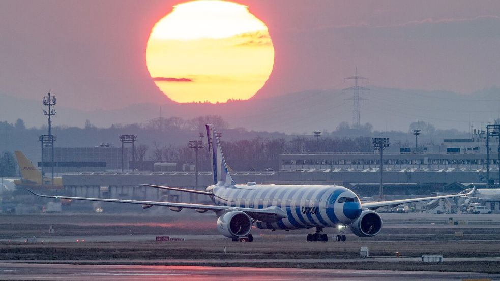 Ein Hingucker ist das seit 2022 eingeführte neue Design der Condor-Flugzeuge. Foto: Boris Roessler/dpa