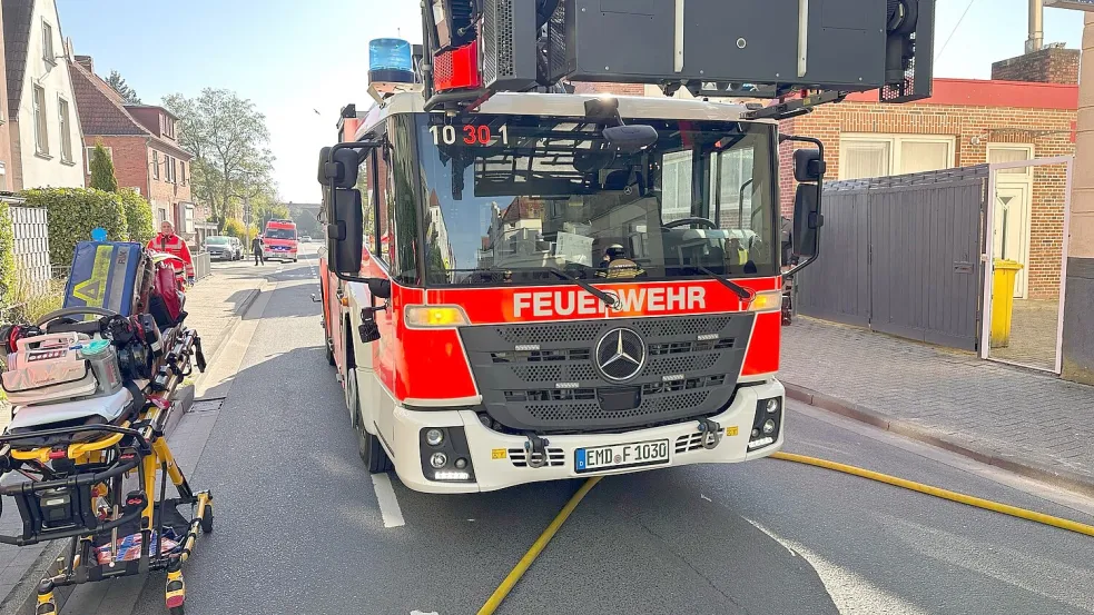 Die Emder Einsatzkräfte waren in die Eggenastraße gerufen worden. Foto: Feuerwehr Emden
