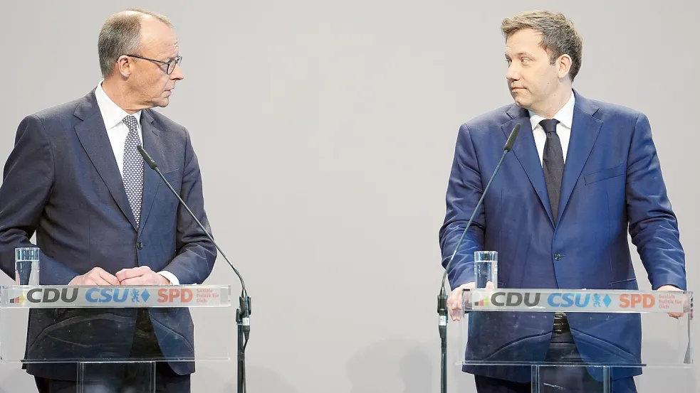 Wollen die deutsche Wirtschaft wieder in Schwung bringen: Der wahrscheinlich nächste Kanzler, Friedrich Merz, und SPD-Chef Lars Klingbeil (Archivbild) Foto: Kay Nietfeld/dpa