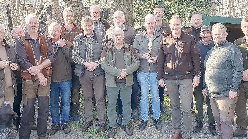 Bei bester Laune: Die erfolgreichen Schützen beim Vergleichsschießen des Hegerings Barßel. Foto: C. Passmann
