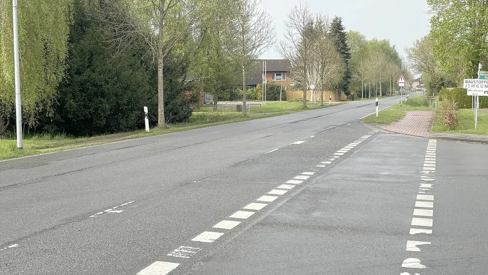 Die Verkehrssituation im Einmündungsbereich der Ziegeleistraße in die Hofstraße ist unübersichtlich - auch weil die Markierungen teilweise abgeblättert sind. Foto: Oliver Bär