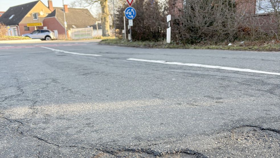 Die Schwarzmoostraße in Rhauderfehn wird erneuert. Hier müssen die Anlieger aber nichts bezahlen, weil es sich um eine Kreisstraße handelt. Das finden einige Fehntjer ungerecht. Archivfoto: Ammermann