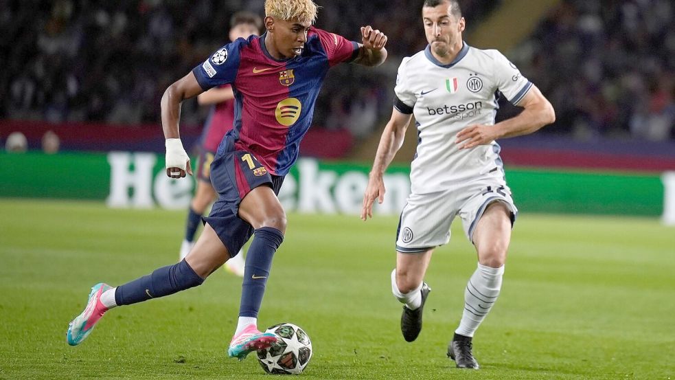 Barcelonas Lamine Yamal (l) war von Inter kaum zu halten. Foto: Emilio Morenatti/AP/dpa