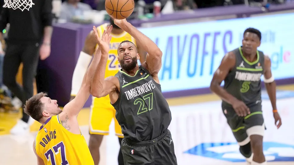 Rudy Gobert dominierte das Spiel unter den Körben. Foto: Mark J. Terrill/AP/dpa