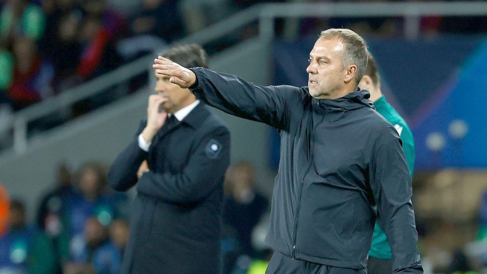 Barcelonas Trainer Hansi Flick lobte seinen Youngster. Foto: Joan Monfort/AP/dpa
