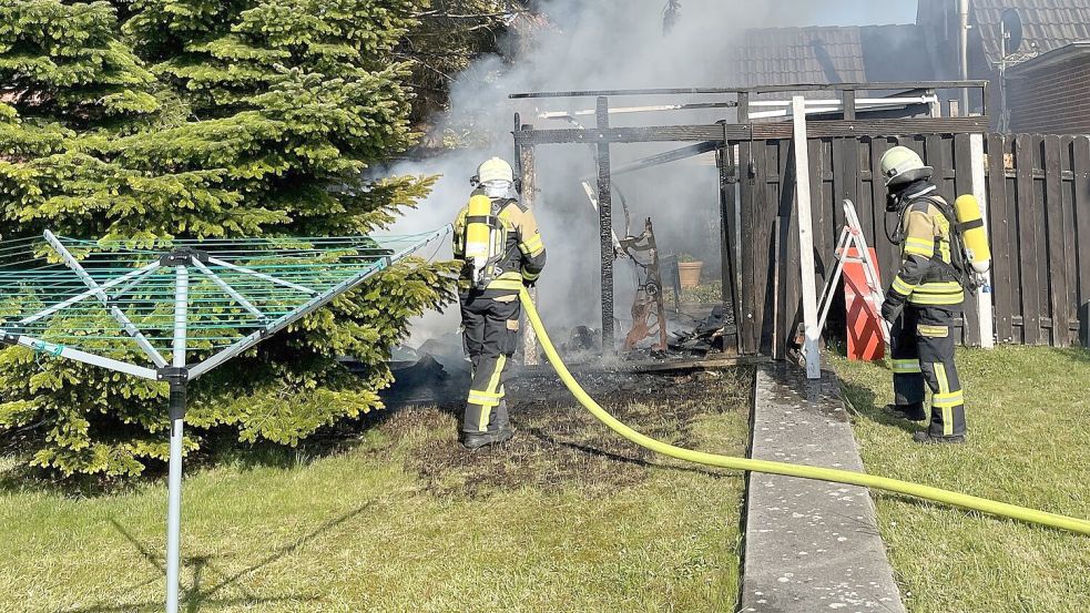 Die Feuerwehr musste zu einem Gartenbrand ausrücken. Foto: Feuerwehr Krummhörn