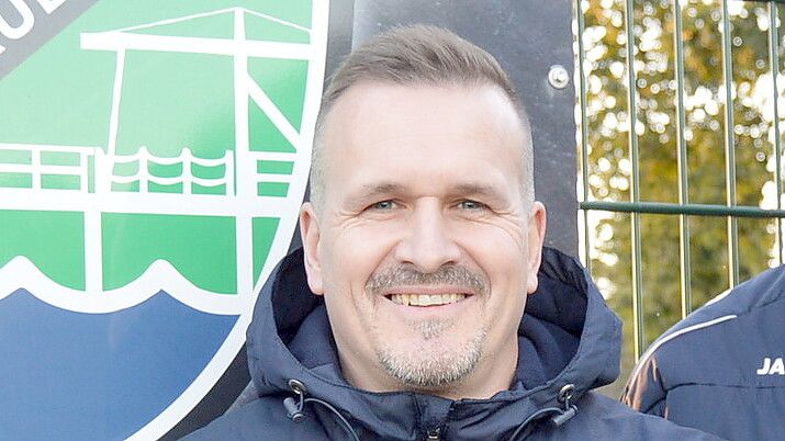 Danny Steinbach bleibt Trainer beim TSV Ostrhauderfehn. Foto: Weers