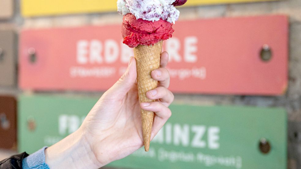 Der Preis für eine Kugel Eis ist 2025 erneut gestiegen. Wo die Kugel am meisten kostet - und wo am wenigsten. Foto: imago images/F. Anthea Schaap