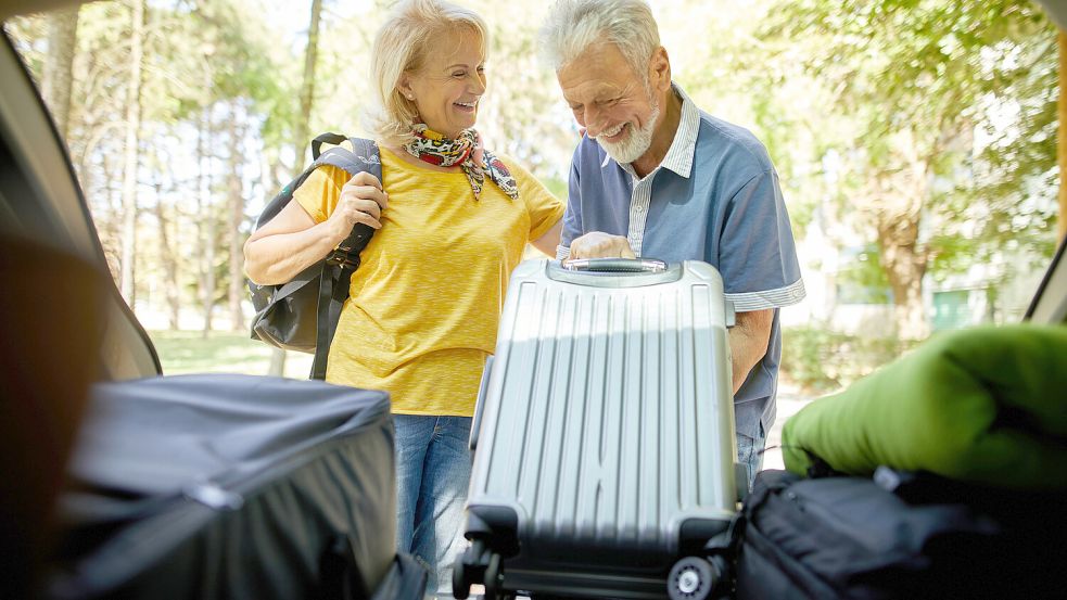 Schnell die Koffer gepackt und ab ins Auto: So ein spontaner Kurzurlaub schenkt neue Energie. Foto: Istockphoto.com/ EmirMemedovski
