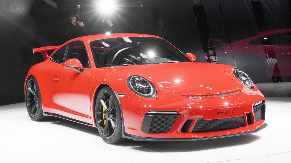 Nach einem Rennen mit einem Motorrad war der rote Porsche 911 GT3 des Mannes beschlagnahmt worden. Dagegen wehrt er sich nun. Foto: dap/Uli Deck