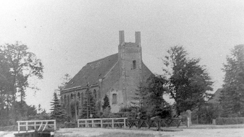 Die Ostrhauderfehner Kirche nach 1945 – ohne Turm. Foto: GA-Archiv