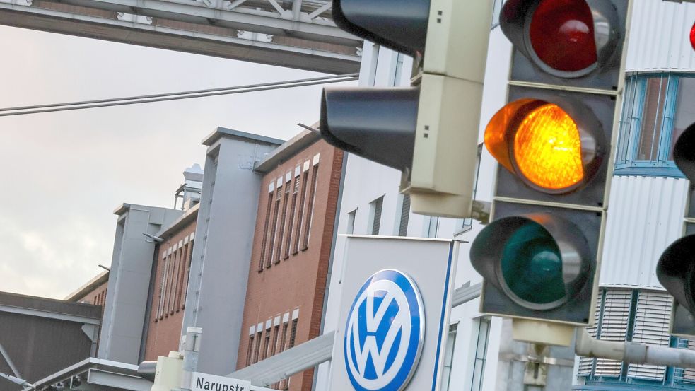 Wie geht es für die Angestellten bei Volkswagen in Osnabrück nach 2027 weiter? Von einer Weichenstellung seitens des Konzerns fehlt bislang jede Spur. Foto: Jörn Martens