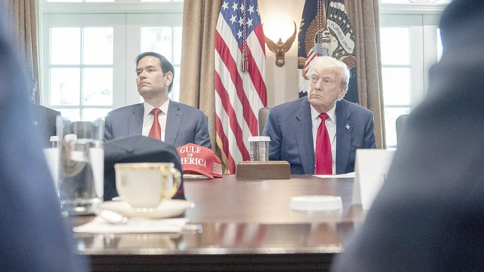 Wahr ist, was ihnen passt: US-Außenminister Marco Rubio und sein Chef Donald Trump. Foto: IMAGO/Ken Cedeno-Pool/The White House