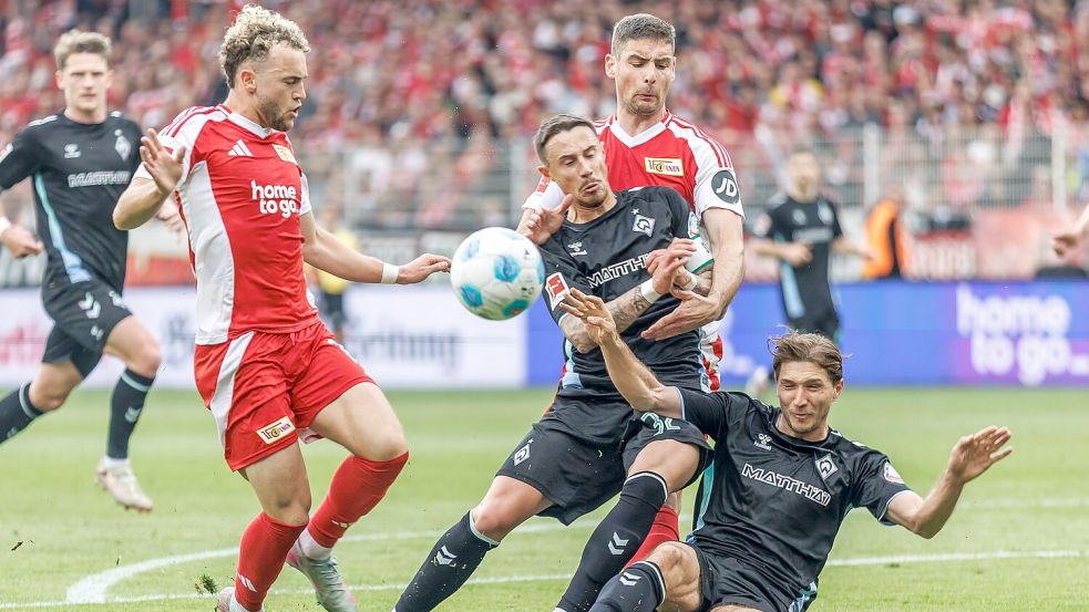 Für Werder Bremen geht es im Saison-Schlussspurt noch um einen Europacup-Platz. Foto: Andreas Gora/dpa