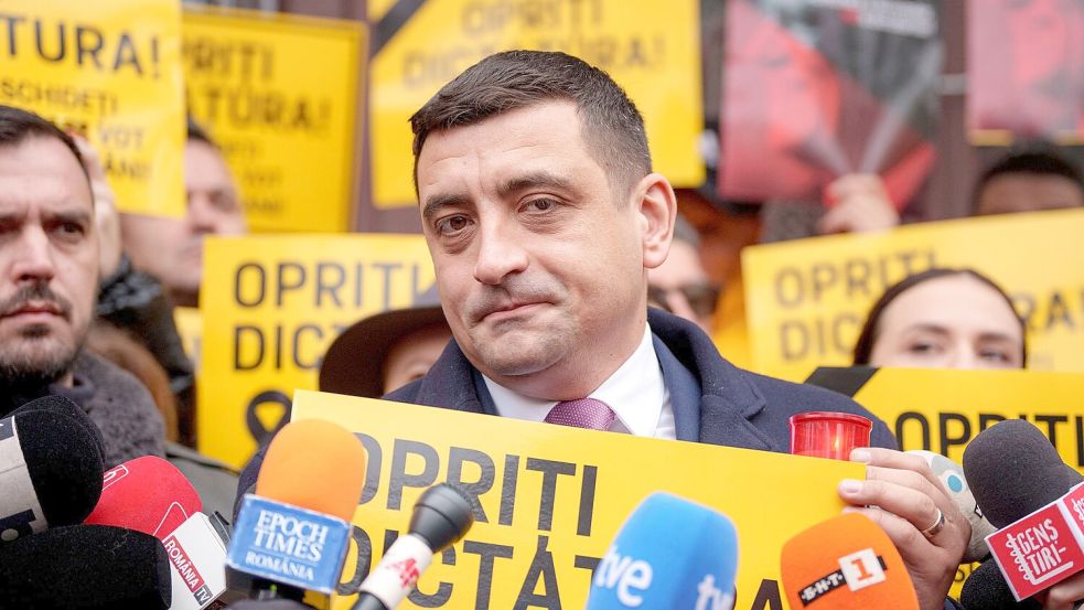 Der Rechtspopulist George Simion von der Partei AUR gilt als Favorit bei der Präsidentenwahl in Rumänien. (Archivbild) Foto: Andreea Alexandru/AP/dpa