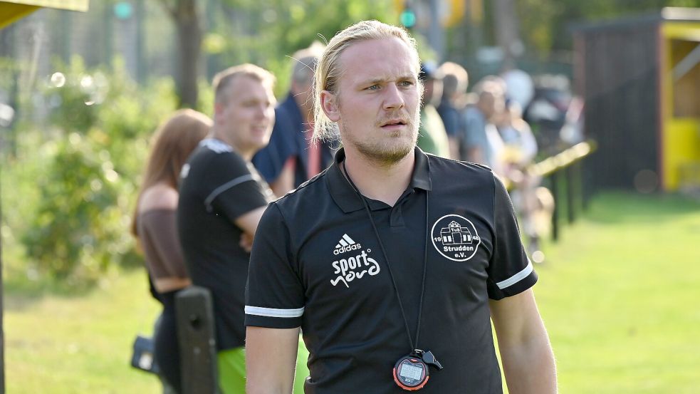 Die Mannschaft von Struddens Trainer Thilo Janßen konnte dem Spitzenreiter Esens am Sonntag nicht das Wasser reichen. Foto: Steenhoff