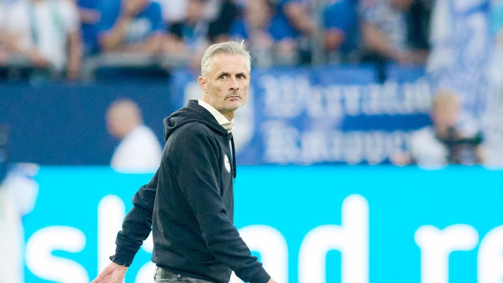 Schalke entließ Trainer Kees van Wonderen nach der Niederlage gegen Paderborn mit sofortiger Wirkung. Foto: Bernd Thissen/dpa