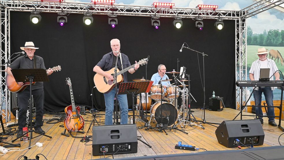 Die Gruppe "Liek ut" spielte beim Seniorennachmittag. Foto: Holger Weers