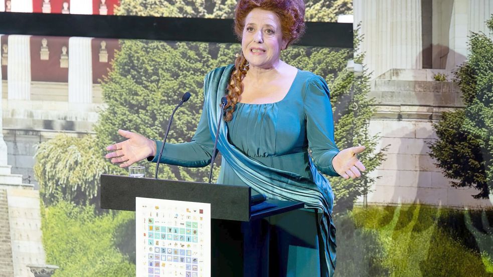 Luise Kinseher sorgt mit Witz als Mama Bavaria für Stimung. Foto: Sven Hoppe/dpa