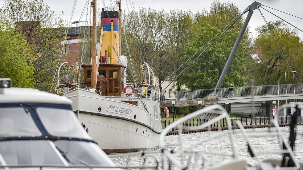 Das Schiff ist ein schwimmendes Wahrzeichen von Leer. Foto: Archiv