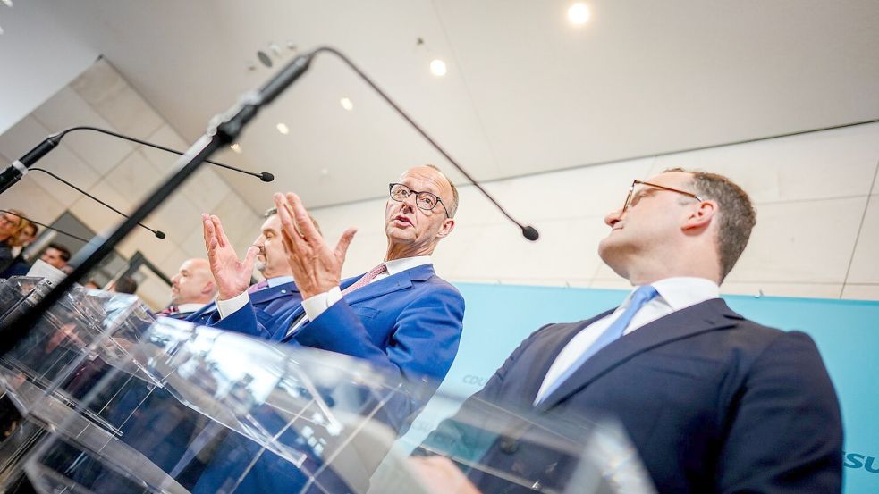 Wie umgehen mit der AfD? In einem Punkt gibt Friedrich Merz schon eine klare Antwort - zu einem möglichen Verbotsverfahren hält er sich noch zurück. Foto: Kay Nietfeld/dpa