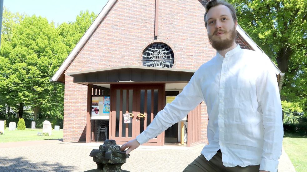 Der gebürtige Südoldenburger Johannes Böckmann ist der neue Vikar der evangelisch-lutherischen Kirchengemeinde Reekenfeld. Foto: Hans Passmann