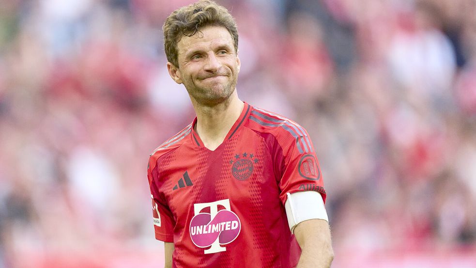 Der Bayern-Star postet ein Foto während der Meisterfeier: Was will Thomas Müller uns damit sagen? Foto: IMAGO/ActionPictures