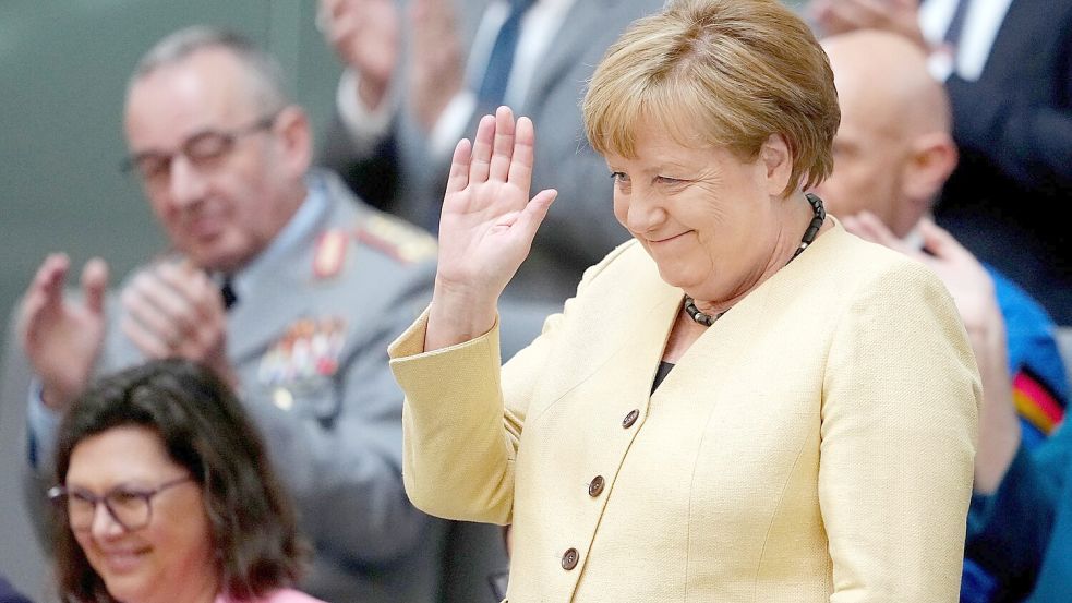 Beim ersten Wahlgang saß Ex-Kanzlerin Angela Merkel (CDU) noch auf der Ehrentribüne des Bundestages. Foto: Kay Nietfeld/dpa