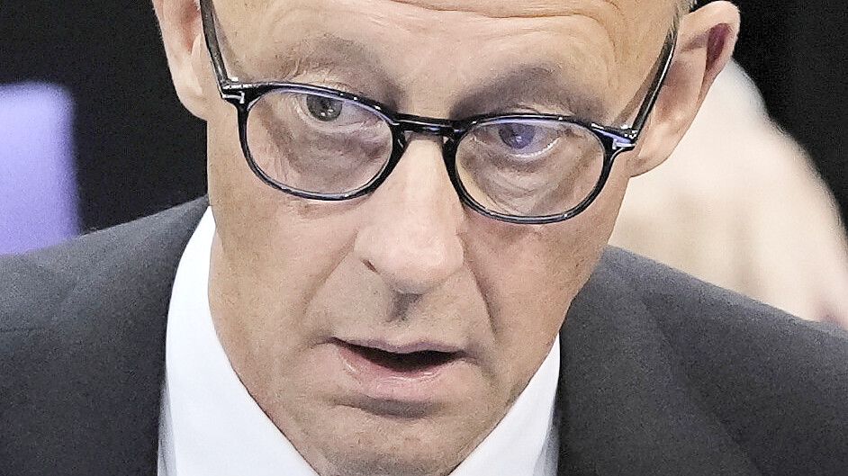Wie konnte das passieren: Friedrich Merz am Dienstag nach der Wahlschlappe im Bundestag. Foto: Schreiber/ap