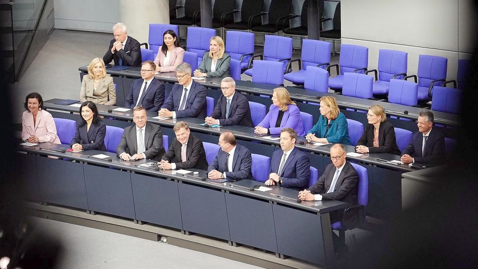 Die frisch gebackene schwarz-rote Regierung. Foto: Kay Nietfeld/dpa
