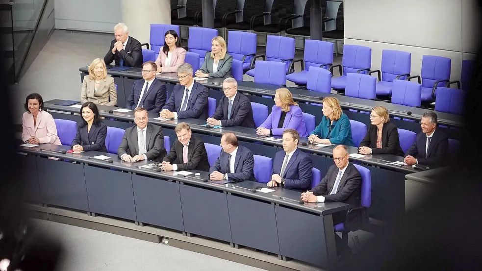 Die frisch gebackene schwarz-rote Regierung. Foto: Kay Nietfeld/dpa