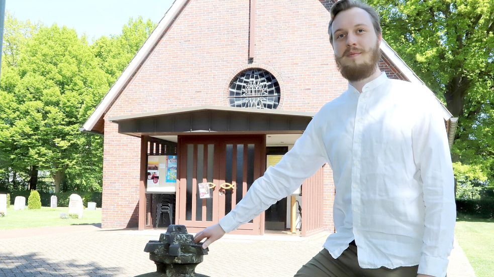 Der gebürtige Südoldenburger Johannes Böckmann ist der neue Vikar der evangelisch-lutherischen Kirchengemeinde Reekenfeld. Foto: Hans Passmann